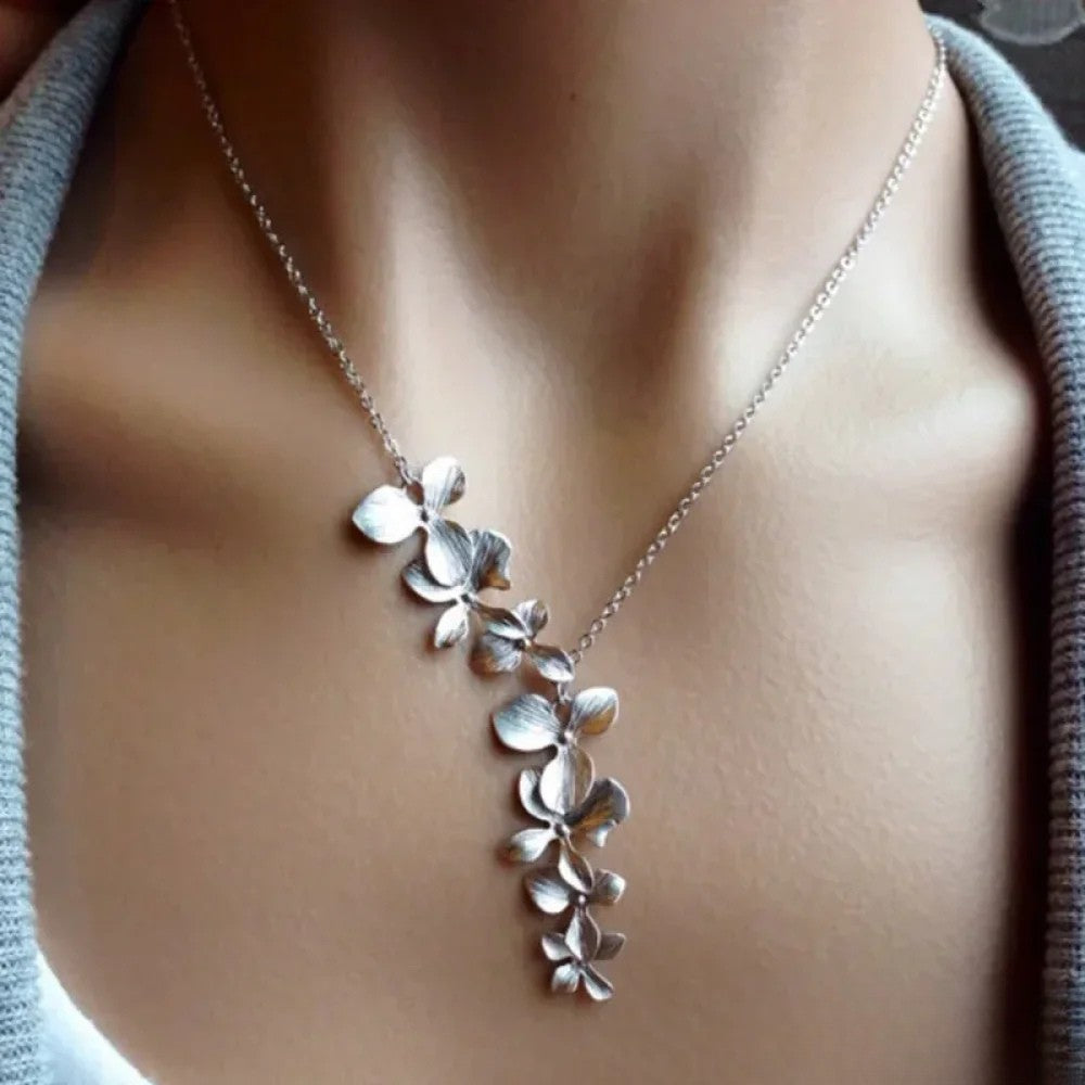Women’s Necklace, Durable Metal with Stone-Adorned Pendant, 67cm Length with Extension Chain