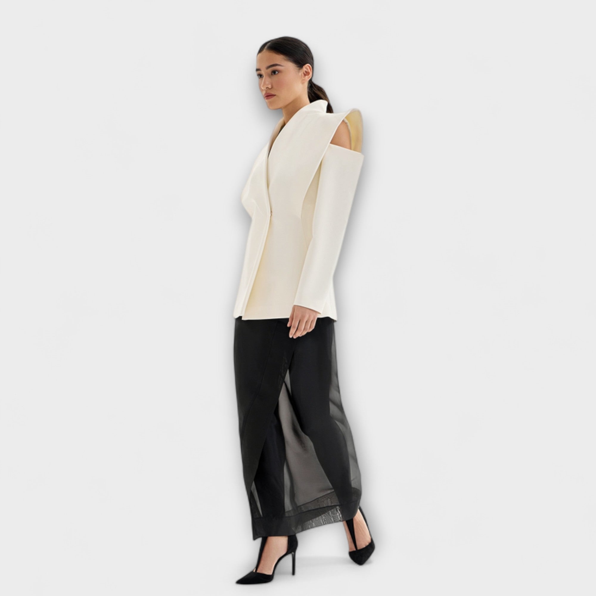 Women’s Tailored Blazer, Structured Silhouette, Sculpted Shoulders, Flattering Fit