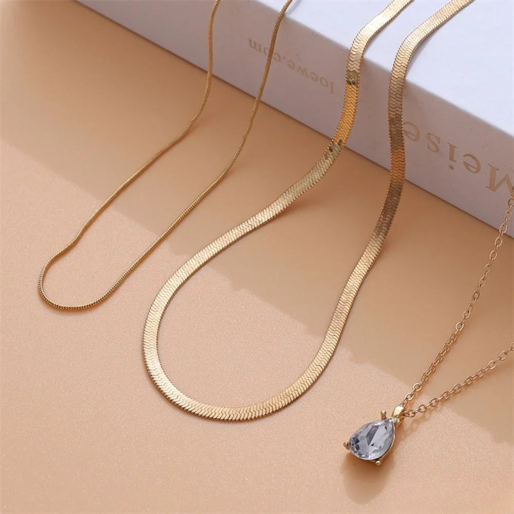Women’s Necklace, Durable High-Quality Metals, Polished Finish with Shimmering Stones