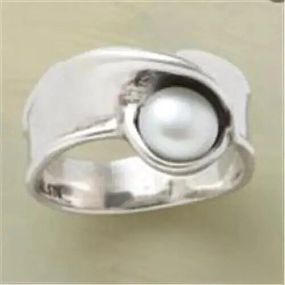 Ring, Metal Craftsmanship, Timeless Accent, Sparkling Design
