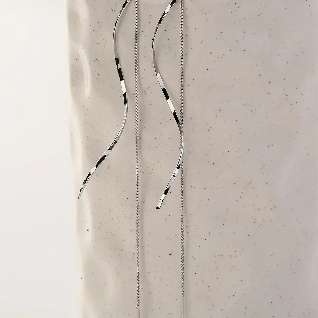 Women’s Long Chain Earrings, Wavy Design, Delicate Movement, Elegant Accessory
