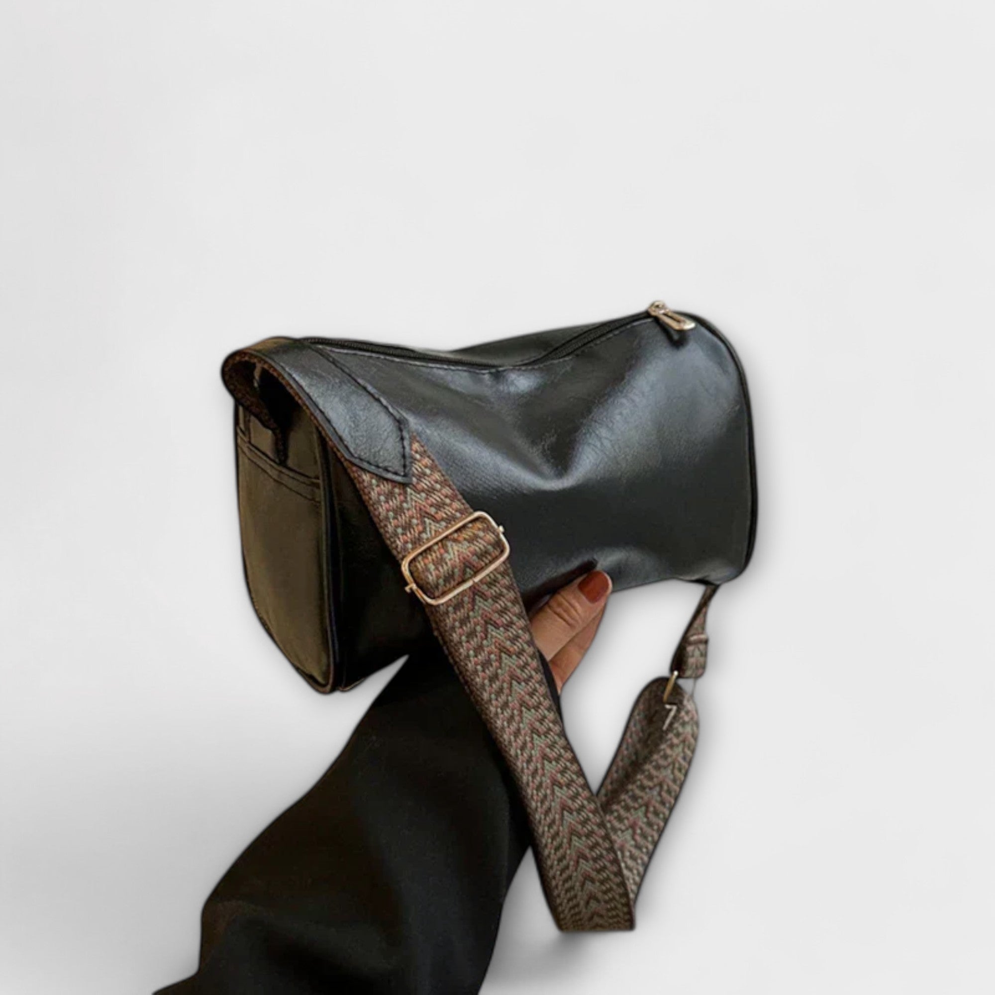 Women’s Crossbody Bag Vintage-Inspired, Spacious Interior, Adjustable Straps, Timeless Design