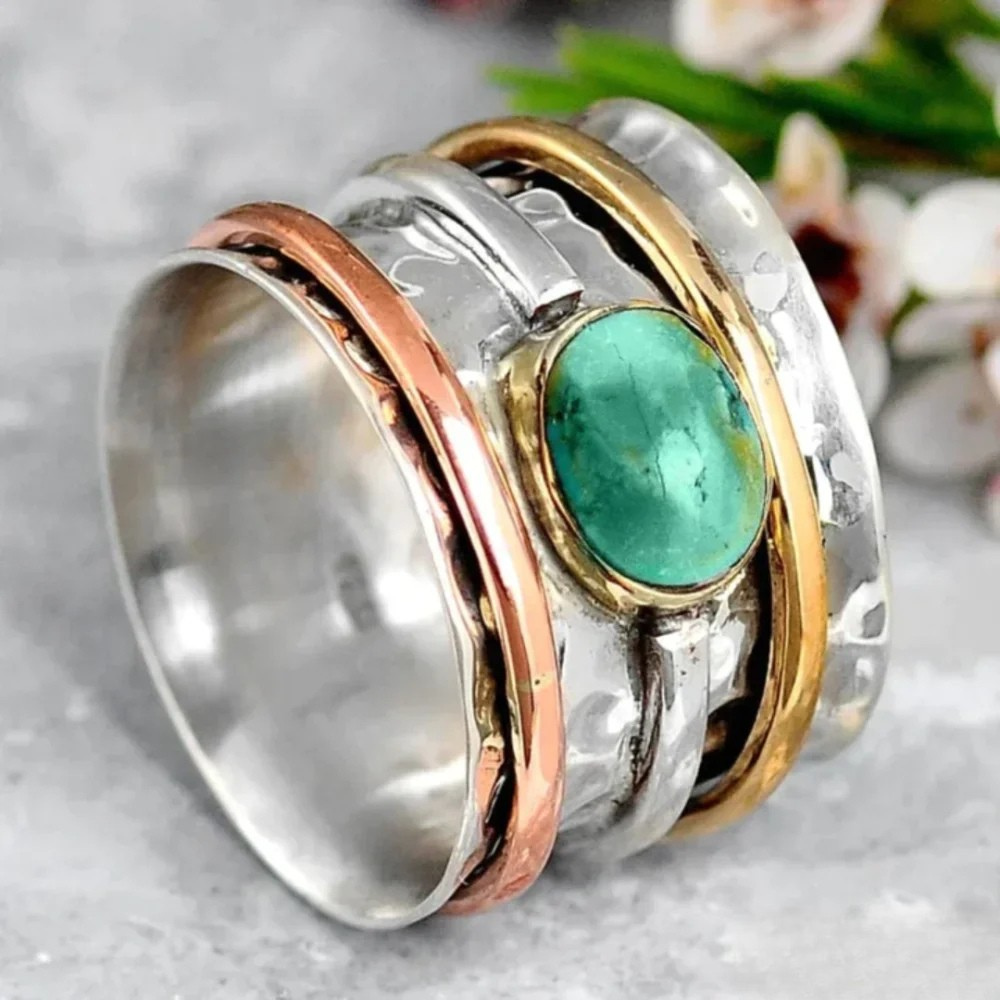 Women’s Ring, Elegant Design, Brilliant Cut Stones, Metal Craftsmanship