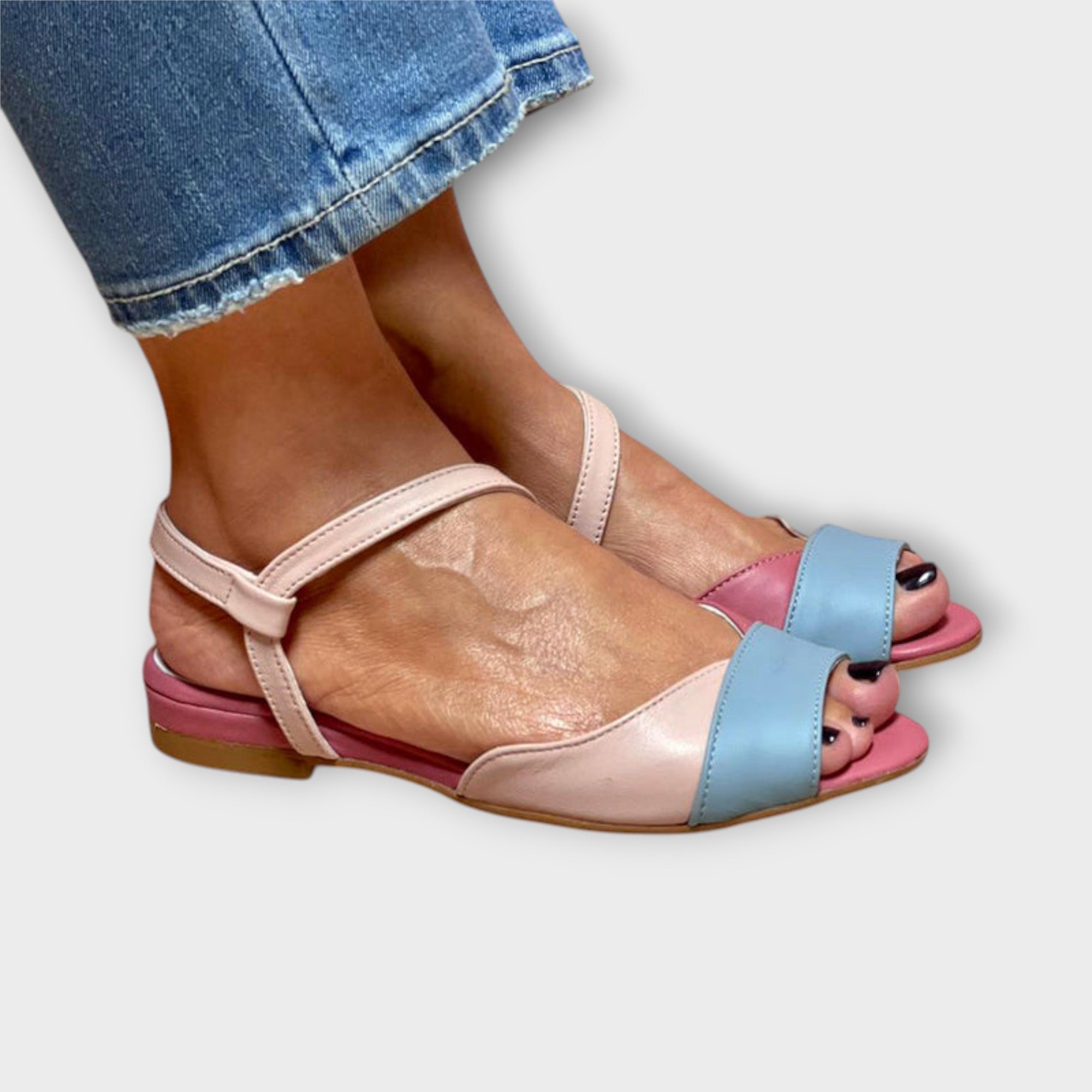 Women’s Heeled Block Sandals Pink Vegan Leather Adjustable Ankle Strap Curved Front Strap