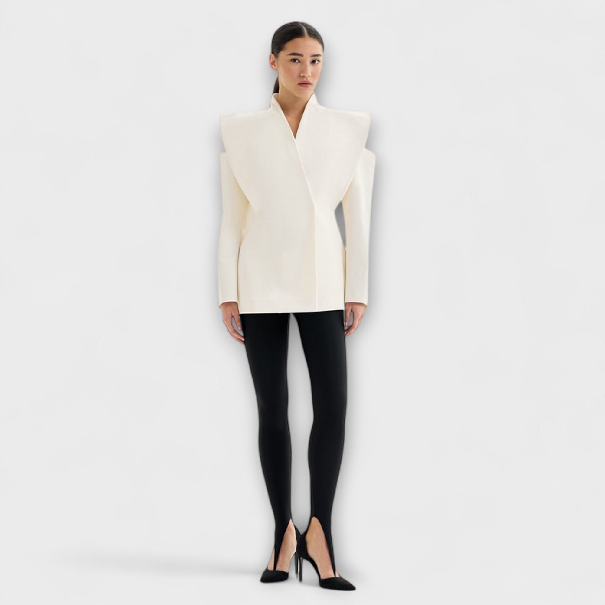 Women’s Tailored Blazer, Structured Silhouette, Sculpted Shoulders, Flattering Fit