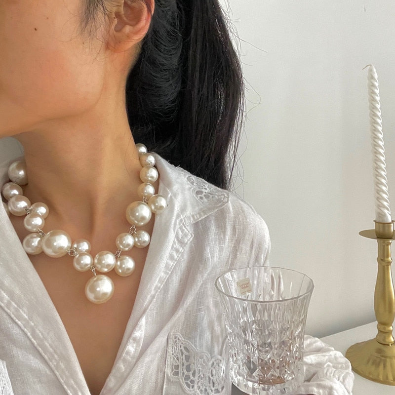 Women’s Necklace, White Resin Round Pearls, Lightweight Medium Fit, Elegant and Versatile