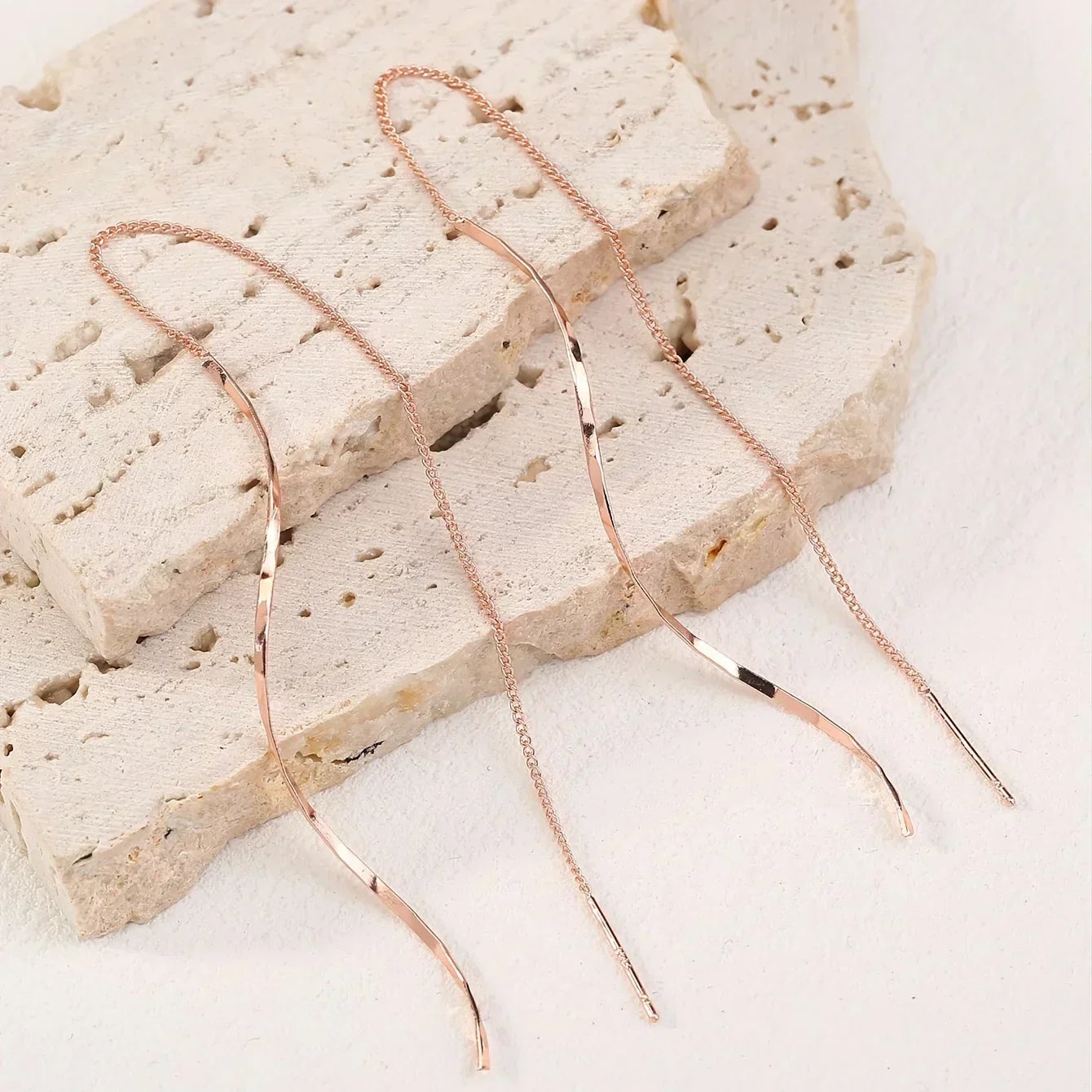 Women’s Long Chain Earrings, Wavy Design, Delicate Movement, Elegant Accessory