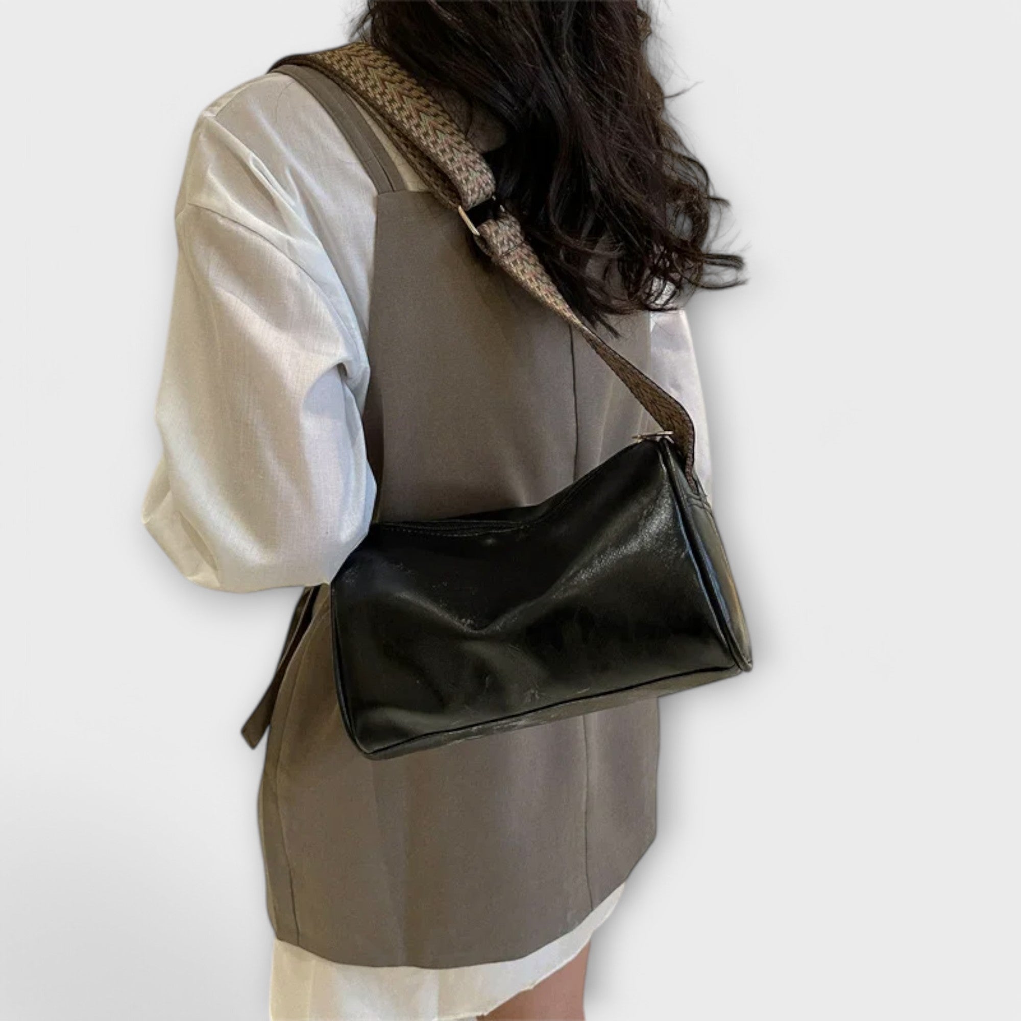 Women’s Crossbody Bag Vintage-Inspired, Spacious Interior, Adjustable Straps, Timeless Design