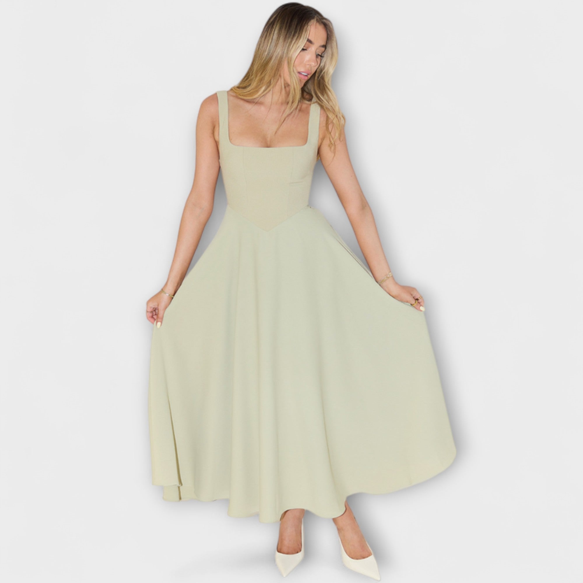 Women’s Evening Dress, Sleeveless, Heart-Shaped Neckline, Tailored Fit, Flowing Skirt