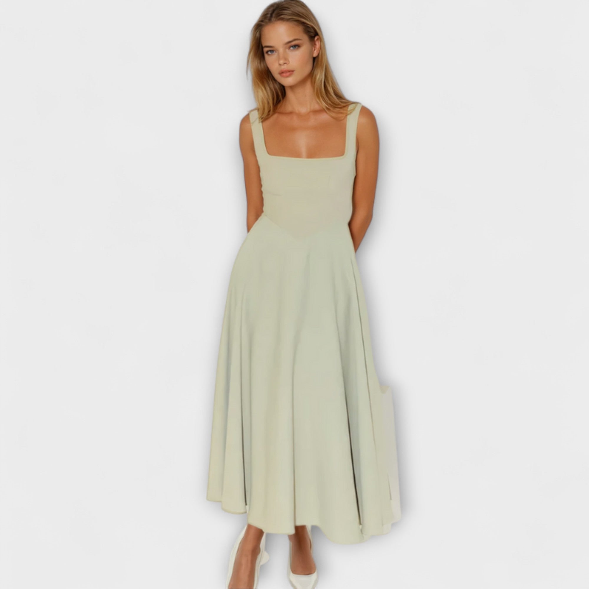 Women’s Evening Dress, Sleeveless, Heart-Shaped Neckline, Tailored Fit, Flowing Skirt