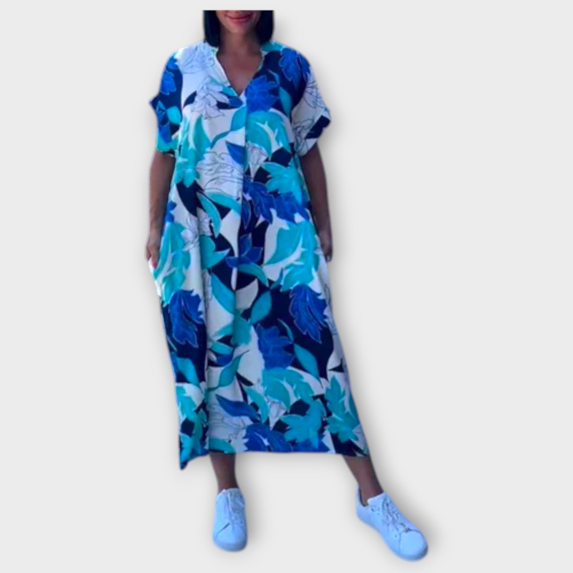 Women’s Floral Wrap Dress, Flattering Fit, Classic Pattern, Versatile Silhouette