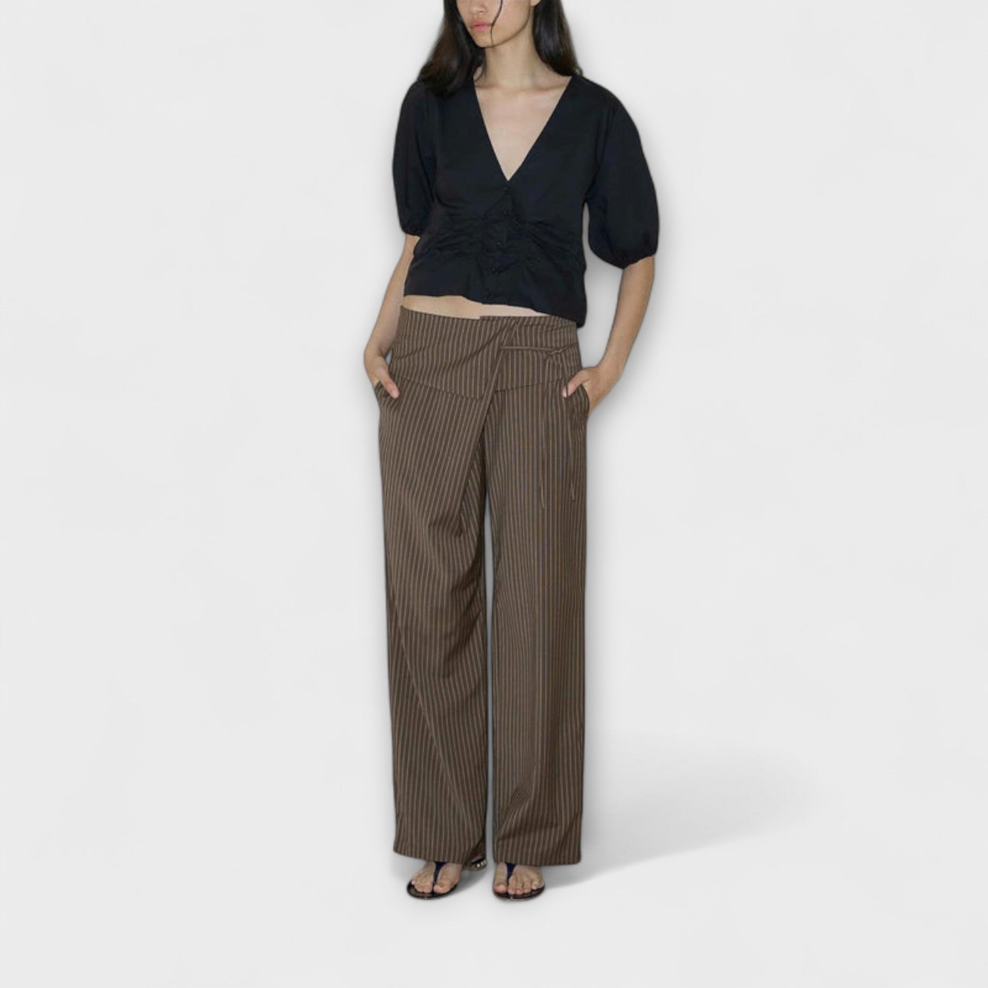 Women’s Full-Length Pleated Stripe Trousers, Relaxed Fit, Adjustable Waistband, Button Closure, Deep Side Pockets