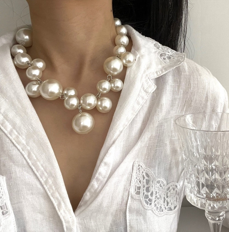 Women’s Necklace, White Resin Round Pearls, Lightweight Medium Fit, Elegant and Versatile