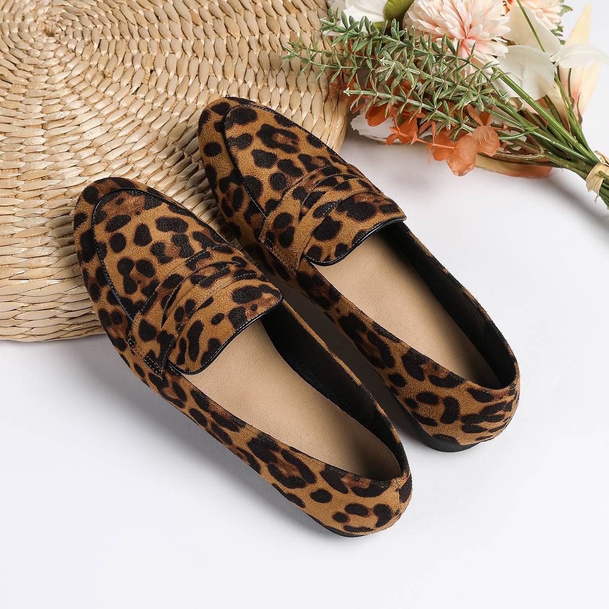 Women’s Padded Slippers, Rounded Toe, All-Over Pattern, Cushioned Interior, Flexible Fit